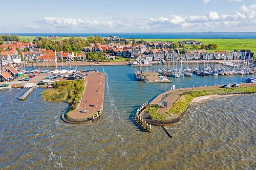 Luchtfoto van Marken aan het IJsselmeer in Nederland