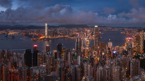 Hongkong, skyline bij blauw uur vanaf The Peak
