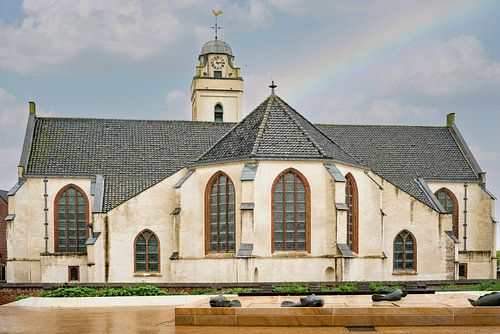 Hervormde kerk in Katwijk aan Zee. Zuid-Holland. Met regenboog.