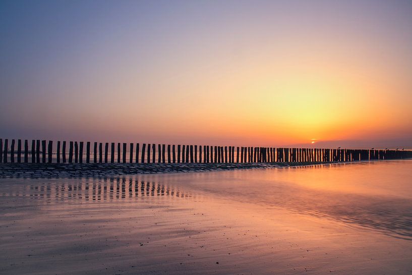 Zonsondergang in Zeeland met zachte kleuren van Rick van de Kraats