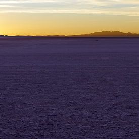 Lever de soleil violet et jaune sur Maarten Heijkoop