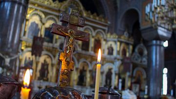 Beeldje van Jezus in een kerk in Helsinki, Finland van Merik Westerveld