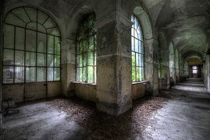 Urbex - Hallway of the lunatic van Urbex & Preciousdecay by Sandra