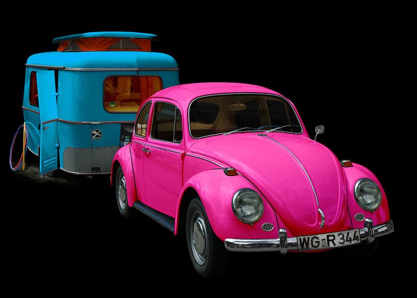 VW 1300 mit Eriba Familia Wohnwagen in blue & pink von aRi F. Huber
