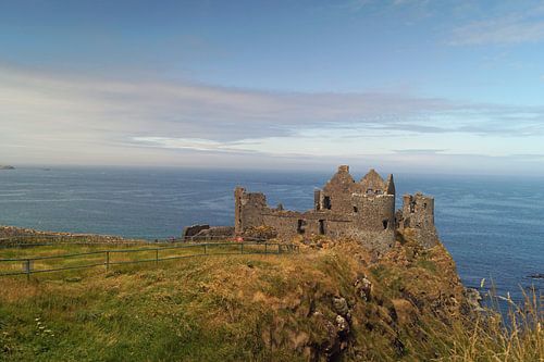 Dunluce Castle is een van de grootste ruïnes van een middeleeuws kasteel in Ierland.