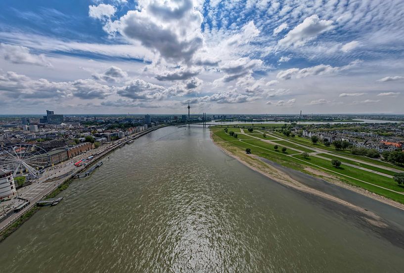 Düsseldorf by Michael Ruland