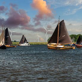 Antieke Botters op het water. van Brian Morgan