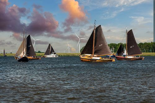 Antieke Botters op het water.