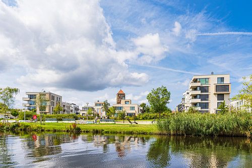 Uitzicht over de rivier de Warnow naar de Hanzestad Rostock