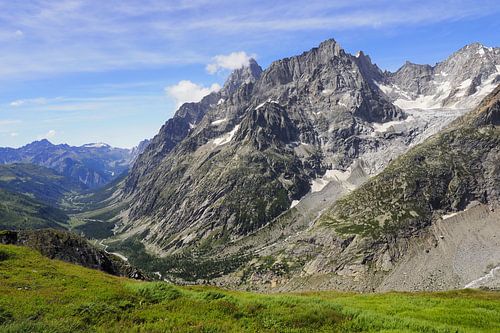De TMB rond de Mont Blanc: een spectaculaire langeafstandswandelroute door Frankrijk, Italië en Zwitserland - vol gletsjers, bergtoppen, alpenweiden en prachtige bergmomenten.