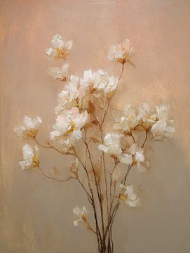 Zarte weiße Blüten in warmen Beigetönen