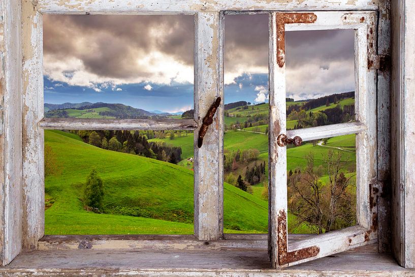 Blick durch ein Fenster in die Landschaft von Jürgen Wiesler