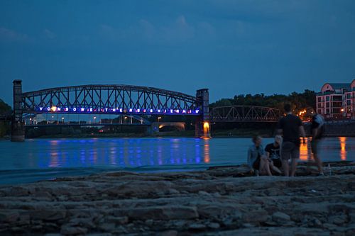 Maagdenburg - de hefbrug in de late avond