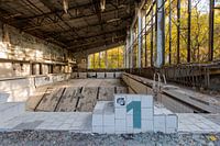 Startblok in het zwembad van de spookstad Prypyat bij Tsjernobyl