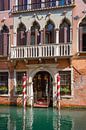 Historische gevel in Venetië van Arja Schrijver Fotografie thumbnail