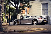 Zilvere supercar Porsche Carrera GT