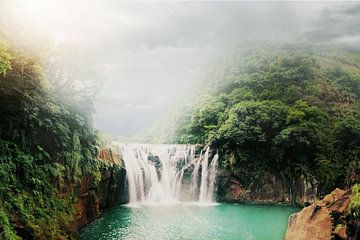 Wasserfall an einer Klippe von Walljar