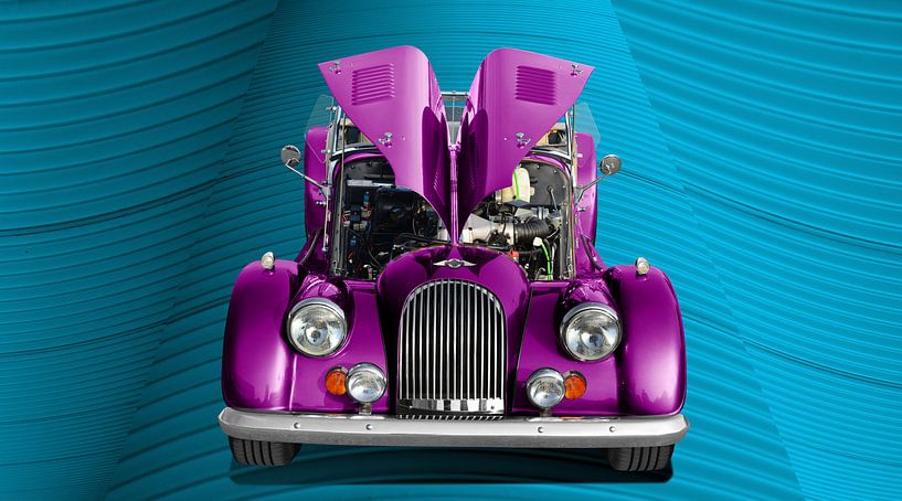 Morgan Plus 8 in roze van aRi F. Huber