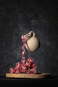 pour another cup of tulip