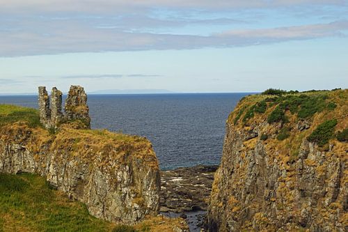 Dunseverick Castle is de ruïne van een kasteel in County Antrim, Noord-Ierland.