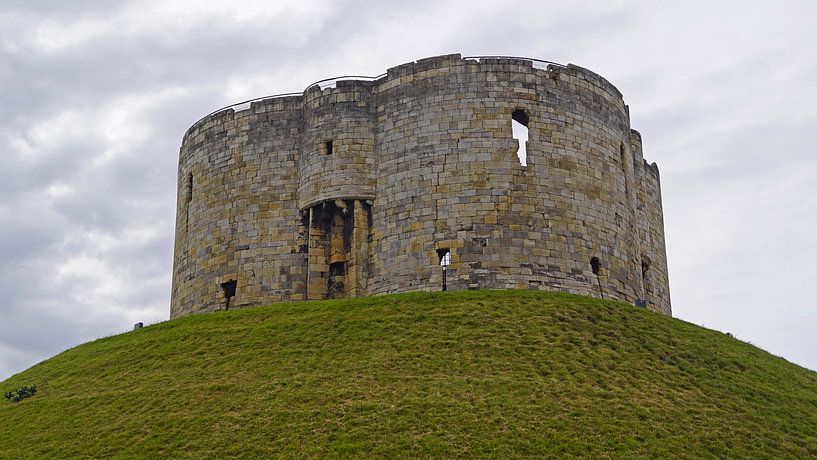 Clifford's Tower / York Castle is a ruined castle in the northern English city of York. von Babetts Bildergalerie