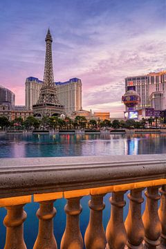 Las Vegas - Paris by Martin Podt