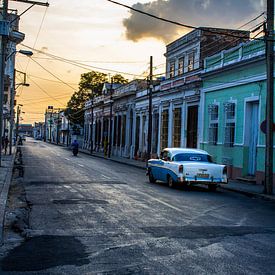 Oude Cadillac in Cienfuegos, Cuba van Alex Bosveld