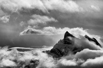 Cloudy peak van Marian Merkelbach