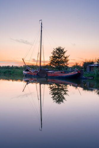 Weerspiegeling bij het einde van een mooie zomerdag