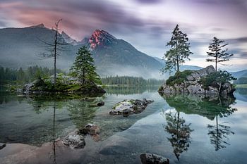 Alpenglow at Hintersee Ramsau