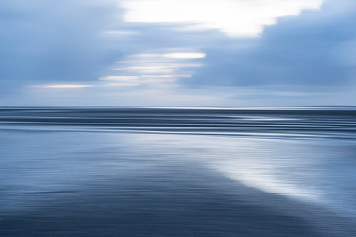 Blauwe stilte II – Abstracte Waddenzee bij Engelsmanplaat