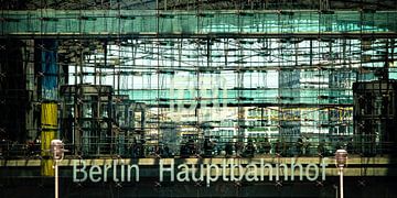 BERLIN Hauptbahnhof Glasfassade - berlin central station