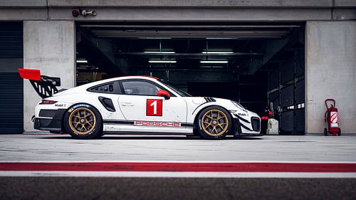 Porsche GT2 RS ClubSport in der Boxengasse von Ansho Bijlmakers