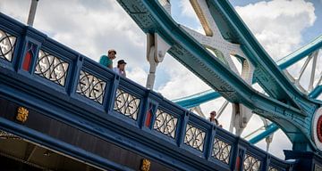 Couple on Tower Bridge. by Floyd Angenent