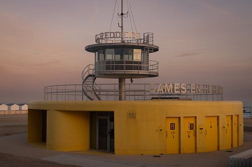 Redderspost in Knokke tijdens zonsopgang
