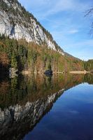 Weerspiegeling in het Berglsteiner Meer, Tirol (Oostenrijk)