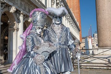 Venise - Masques de carnaval sur la place Saint-Marc sur t.ART