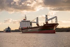 Seeschiffe auf dem Nordsee-Kanal von scheepskijkerhavenfotografie