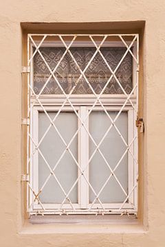 Fenster eines alten Hauses von Heiko Kueverling