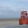 Boei op het strand van Mark Scholten