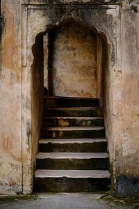 poort met trap in Raj Mahal tempel