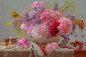 Stilleven bloemstuk Pioenroos en wilde bloemen