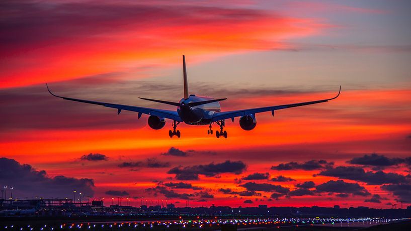 L'Airbus A350 atterrit à Schiphol avant le lever du soleil par Dennis Dieleman