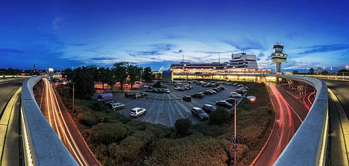 Luchthaven Tegel op blauw uur Panorama
