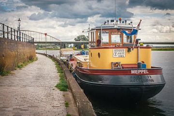 Timeless Tranquillity: Old Tugboat on Deventer's Welle