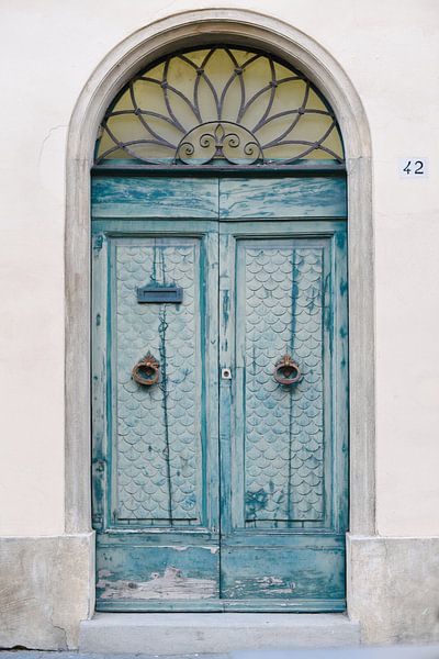Porte bleu turquoise à Pise | Toscane | Italie | Architecture | Photographie de voyage par Mirjam Broekhof
