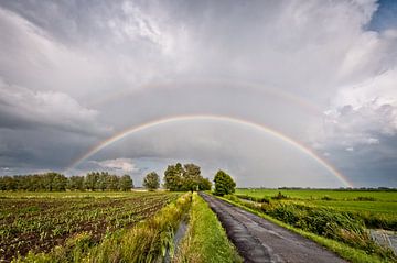 Rainbow sur le polder. sur John Verbruggen