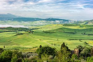 Val d'Orcia in Tuscany van Michael Valjak