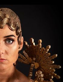 Frau aus Gold, Halbporträt von GØNNIE photography and styling