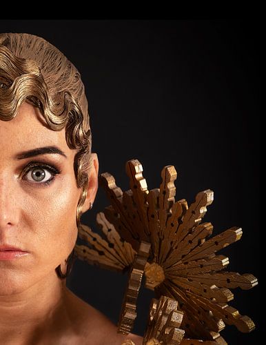 Woman of gold, half portrait